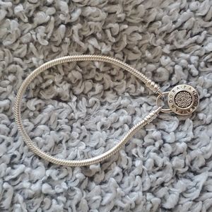 NWOT Pandora insignia locket bracelet